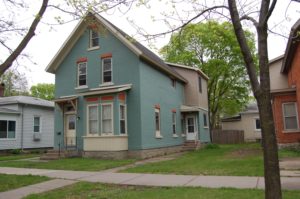 326 Main St., Winona MN  55987 - 5 bdrm 2 bath 0 blks to WSU