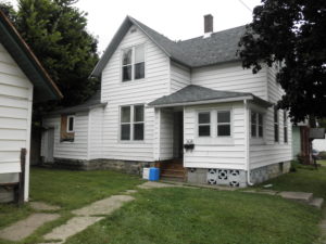 420 West Sarnia St., Winona, MN - 4 bdrm, 2 bath 4 blks from WSU