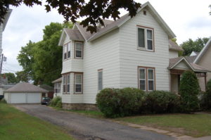 456 Main St, Winona MN - 5 bdrm 2 bath 0 blks from WSU