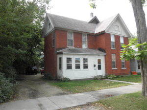 471 West 8th St., Winona, MN  - 5 bdrm 2 bath 3 blks from WSU