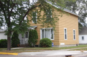 478 Wilson St., Winona, MN  -  5 bdrm 2 bath 2 blks from WSU