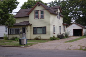 513 Grand St, Winona, MN  - 5 bdrm 2 bath 3 blks from WSU